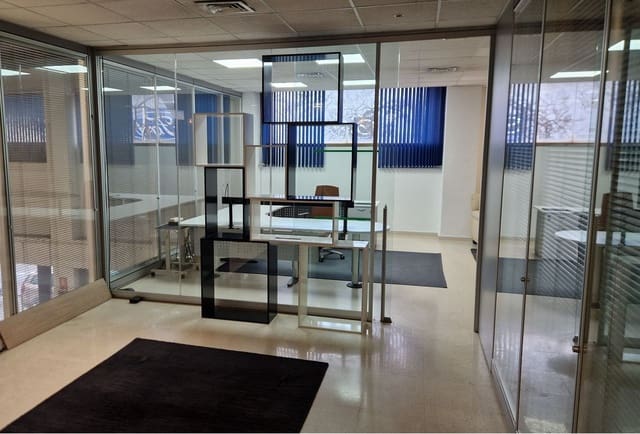 Erhverv til salg i Marbella - € 5.000.000 (Ref: 9449935)