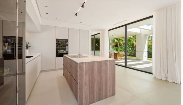 5 sovrum Villa till salu i San Pedro de Alcantara, Marbella med pool garage - 4 580 000 € (Ref: 9470729)