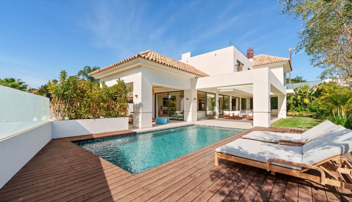 5 bedroom Villa for sale in San Pedro de Alcantara with pool garage - € 4,580,000 (Ref: 9470729)