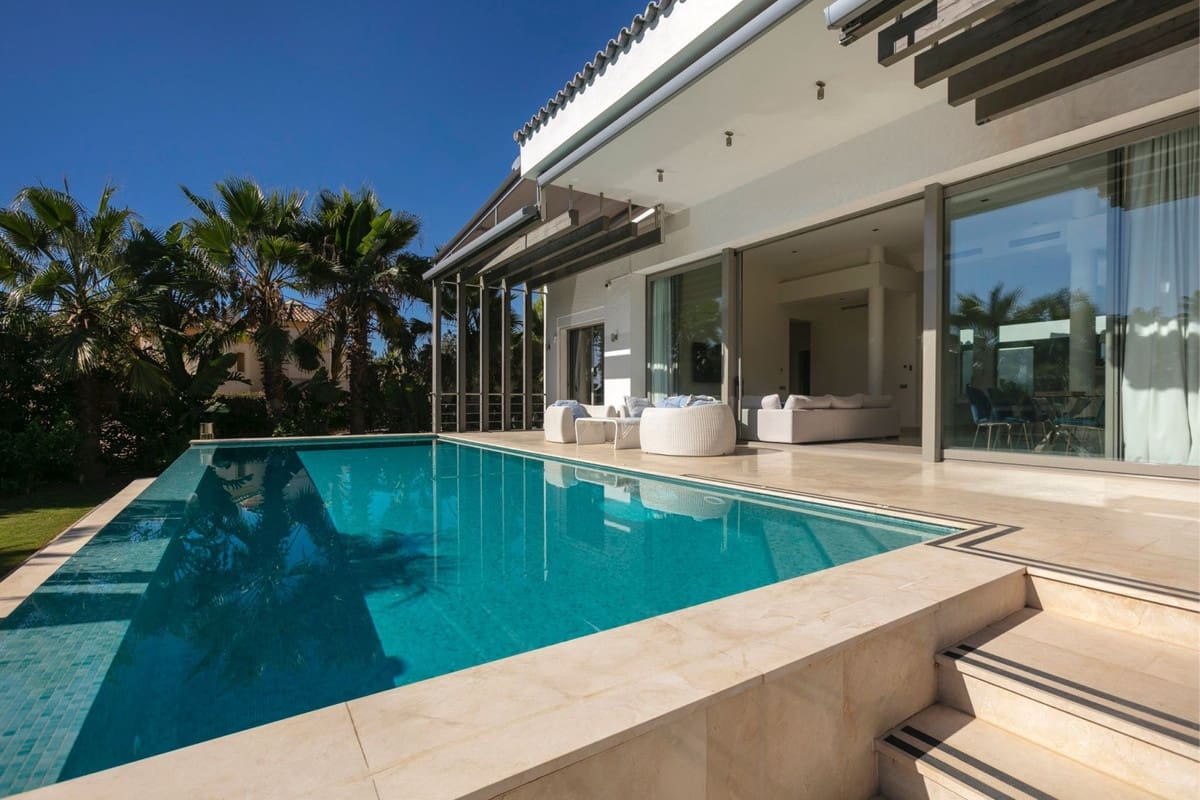 5 bedroom Villa for holiday rental in Benahavis with pool garage - € 5,600 (Ref: 9492754)