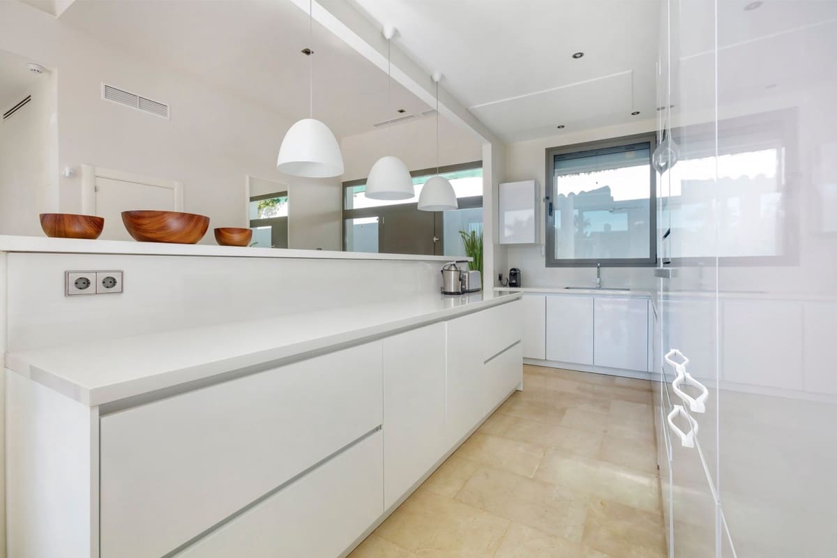 5 sypialnia Willa na kwatery wakacyjne w Benahavis z basenem garażem - 5 600 € (Ref: 9492754)