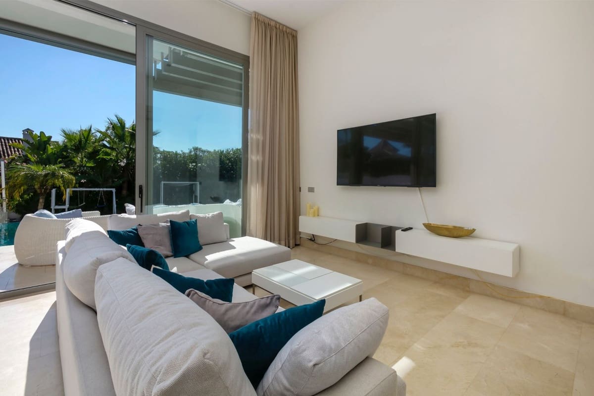 5 bedroom Villa for holiday rental in Benahavis with pool garage - € 5,600 (Ref: 9492754)