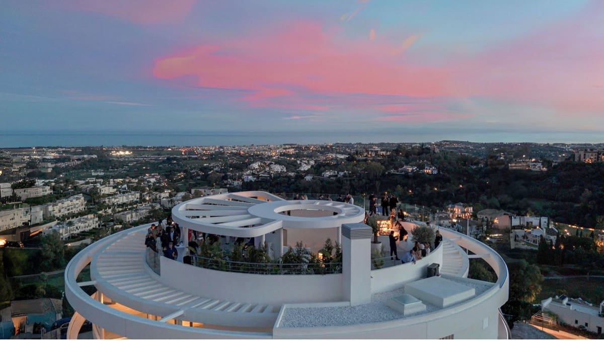 4 bedroom Penthouse for sale in Benahavis with pool garage - € 3,195,000 (Ref: 9544478)