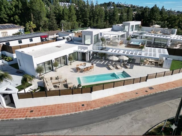 6 soverom Villa til salgs i Puerto de la Torre, Málaga by med svømmebasseng garasje - € 2 548 000 (Ref: 9566211)