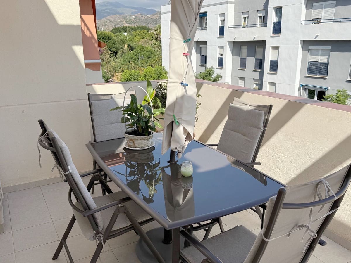 4 sypialnia Penthouse na sprzedaż w Estepona z basenem garażem - 790 000 € (Ref: 9603339)