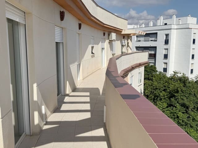 4 sypialnia Penthouse na sprzedaż w Estepona z basenem garażem - 790 000 € (Ref: 9603339)