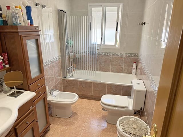 4 sypialnia Penthouse na sprzedaż w Estepona z basenem garażem - 790 000 € (Ref: 9603339)