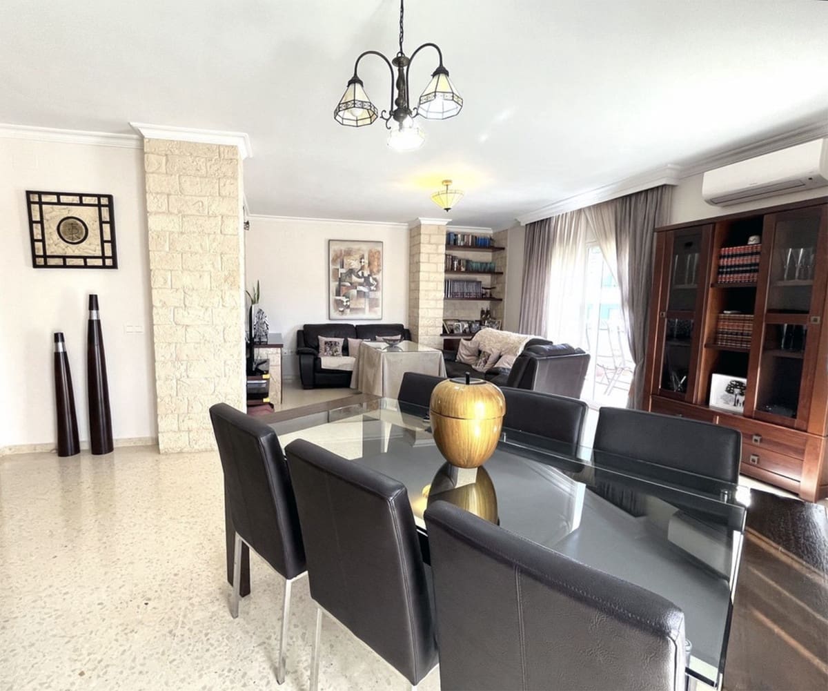 4 sovrum Takvåning till salu i Estepona med pool garage - 790 000 € (Ref: 9603339)