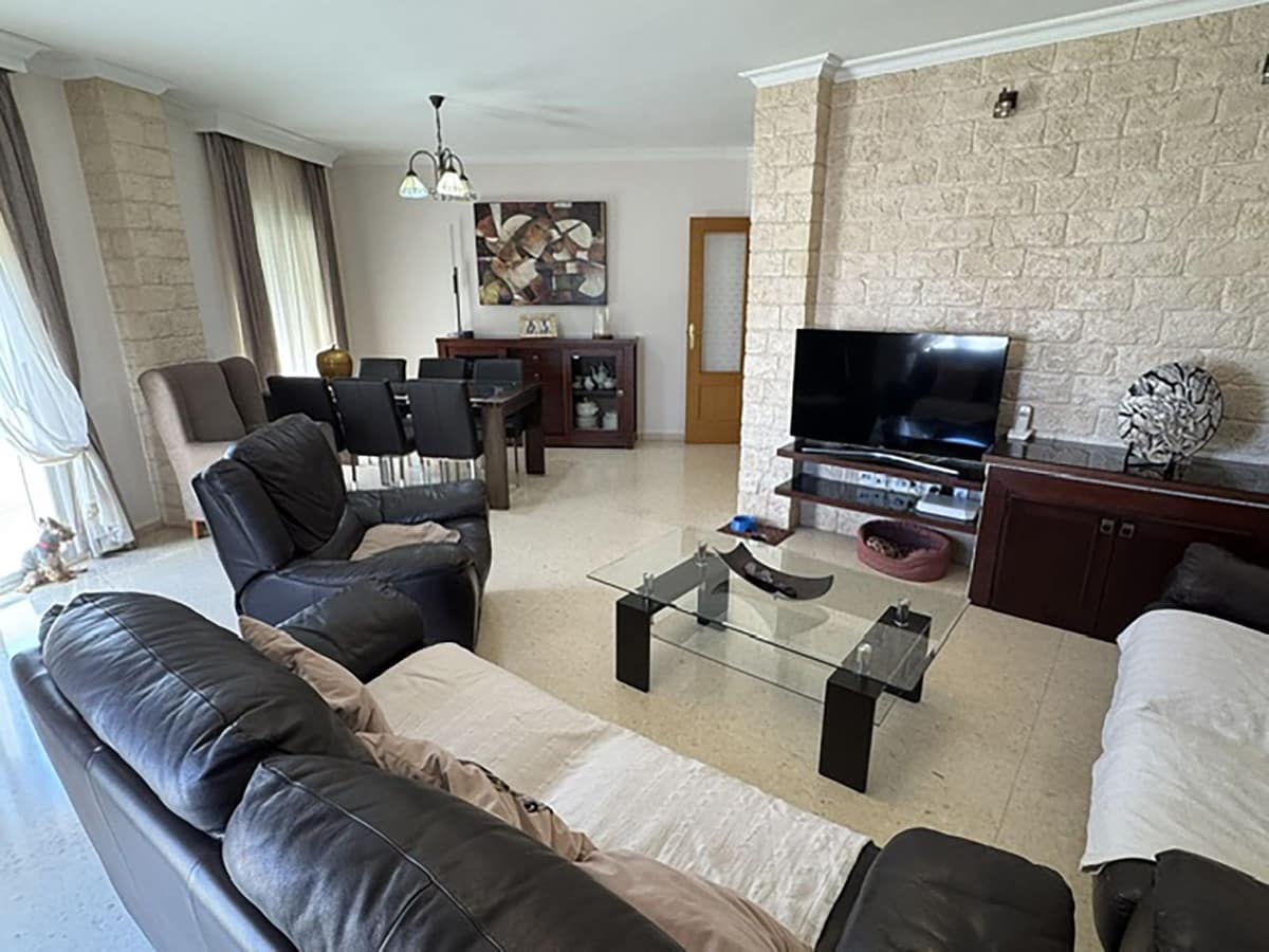 4 bedroom Penthouse for sale in Estepona with pool garage - € 790,000 (Ref: 9603339)