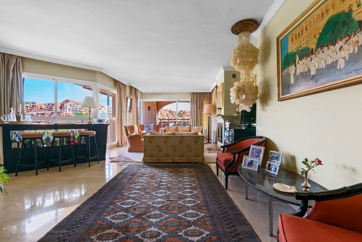 3 quarto Penthouse para venda em Elviria com piscina garagem - 625 000 € (Ref: 9618608)
