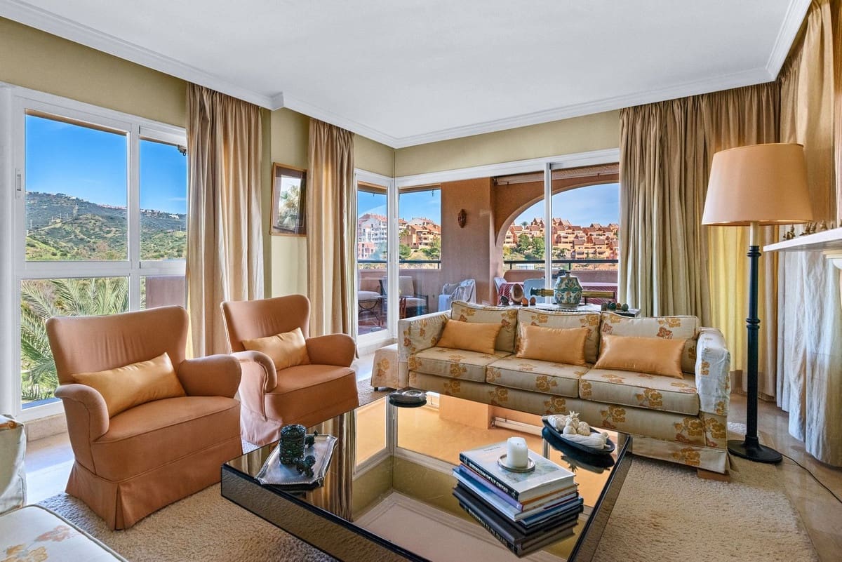 3 quarto Penthouse para venda em Elviria com piscina garagem - 625 000 € (Ref: 9618608)