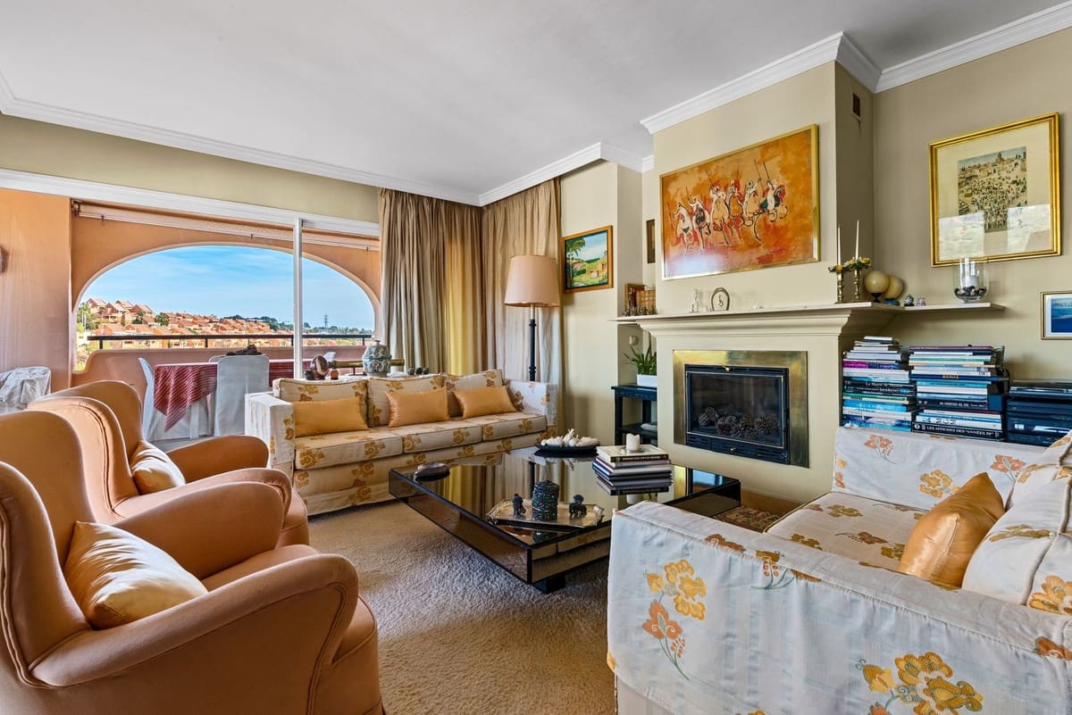 3 quarto Penthouse para venda em Elviria com piscina garagem - 625 000 € (Ref: 9618608)