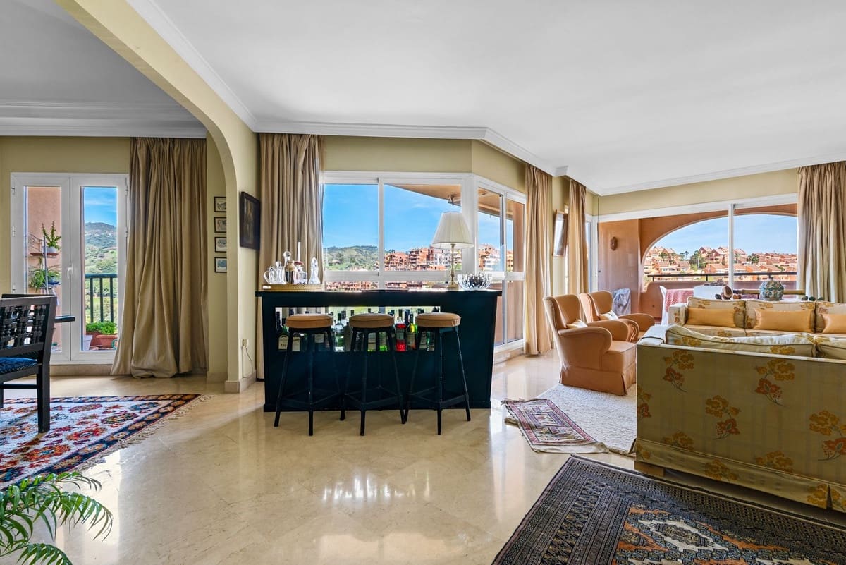 3 quarto Penthouse para venda em Elviria com piscina garagem - 625 000 € (Ref: 9618608)