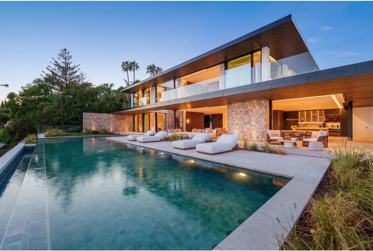 8 soverom Villa til salgs i Benahavis med svømmebasseng garasje - € 19 880 000 (Ref: 9623221)