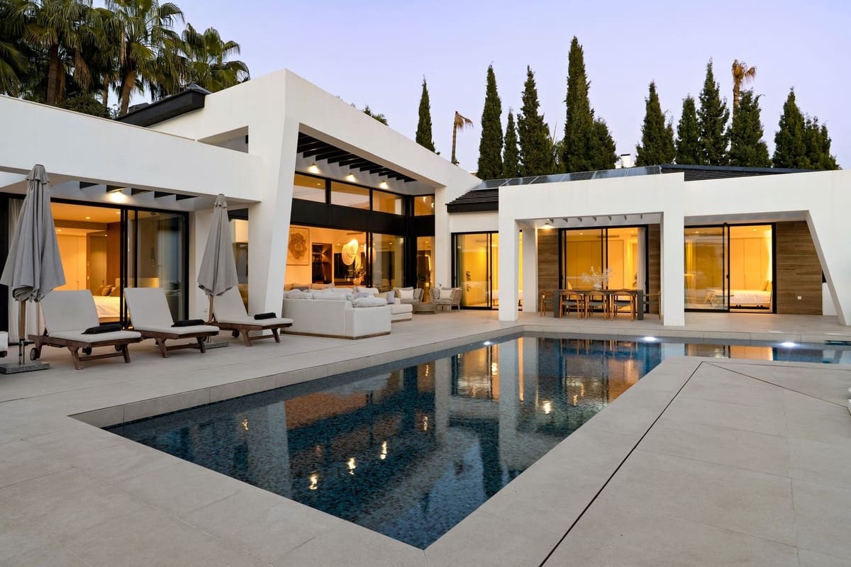 6 sovrum Villa till salu i Nueva Andalucia med pool garage - 4 445 000 € (Ref: 9624057)