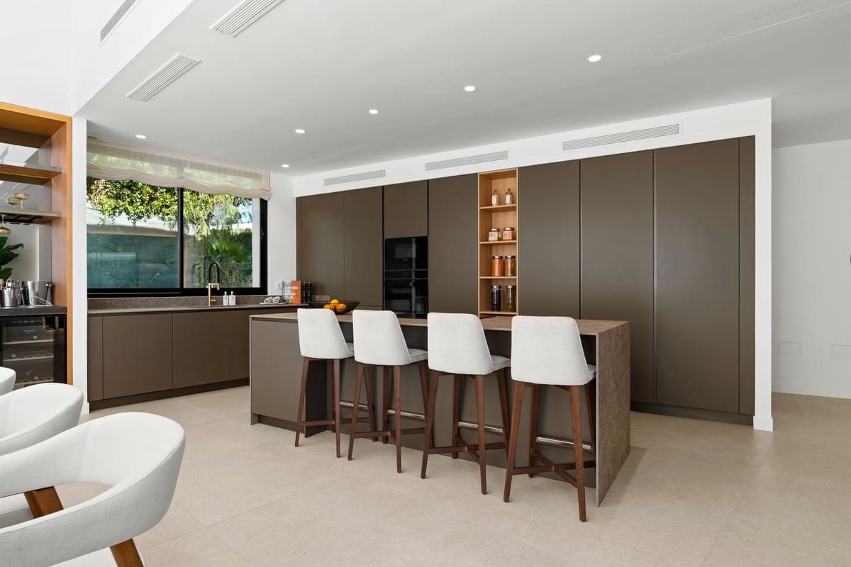 6 Zimmer Villa zu verkaufen in Nueva Andalucia mit Pool Garage - 4.445.000 € (Ref: 9624057)