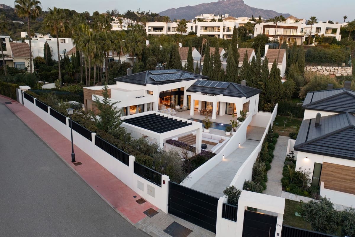 6 bedroom Villa for sale in Nueva Andalucia with pool garage - € 4,445,000 (Ref: 9624057)