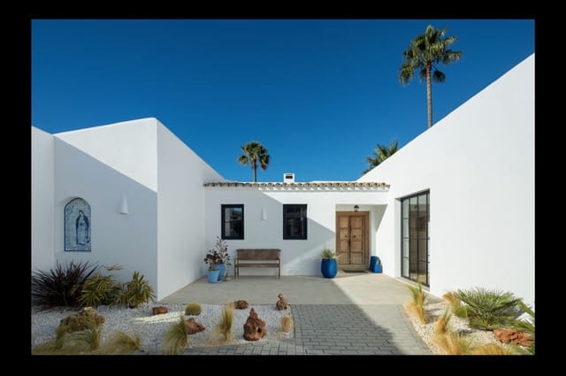 Chalet de 8 habitaciones en Guadalmina Alta, Marbella en venta con piscina garaje - 3.950.000 € (Ref: 9667189)