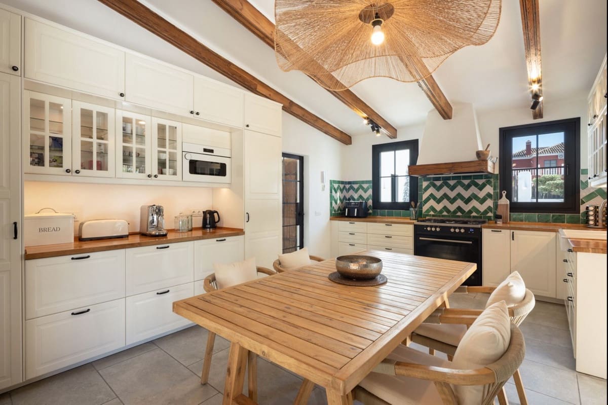 8 sypialnia Willa na sprzedaż w Guadalmina z basenem garażem - 3 950 000 € (Ref: 9667189)