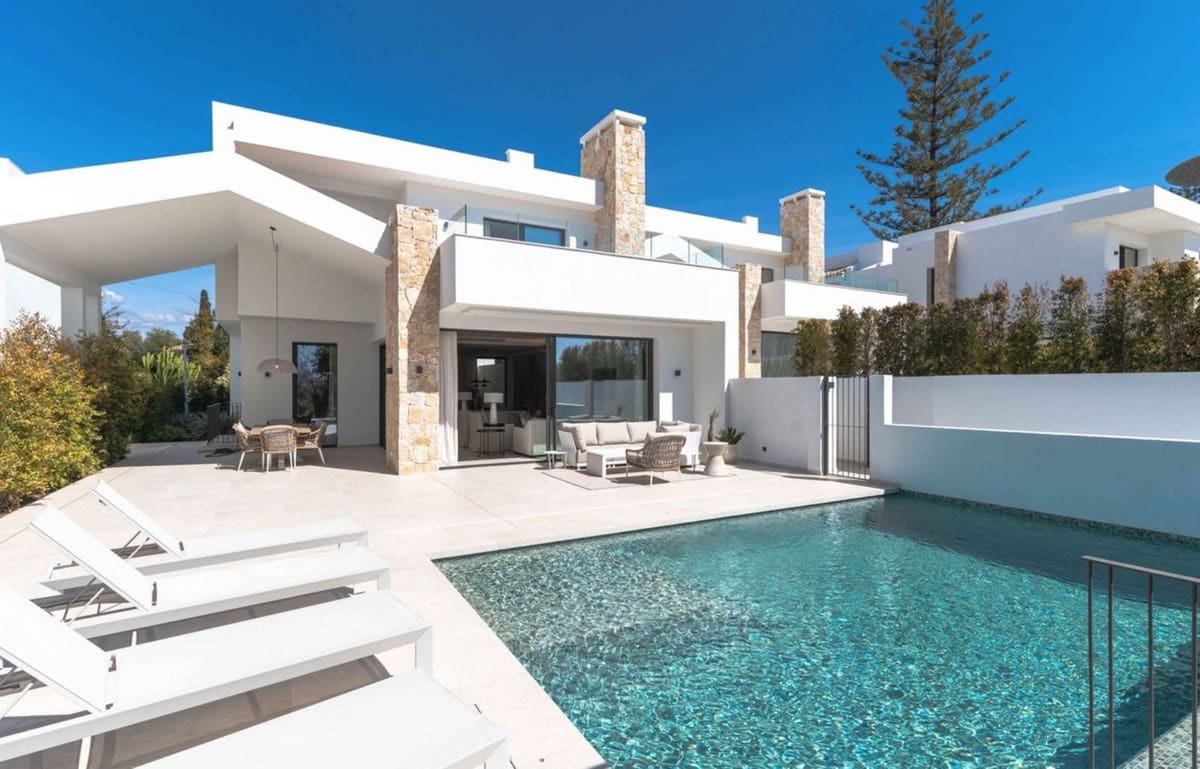 5 bedroom Villa for sale in San Pedro de Alcantara with pool garage - € 3,695,000 (Ref: 9720710)