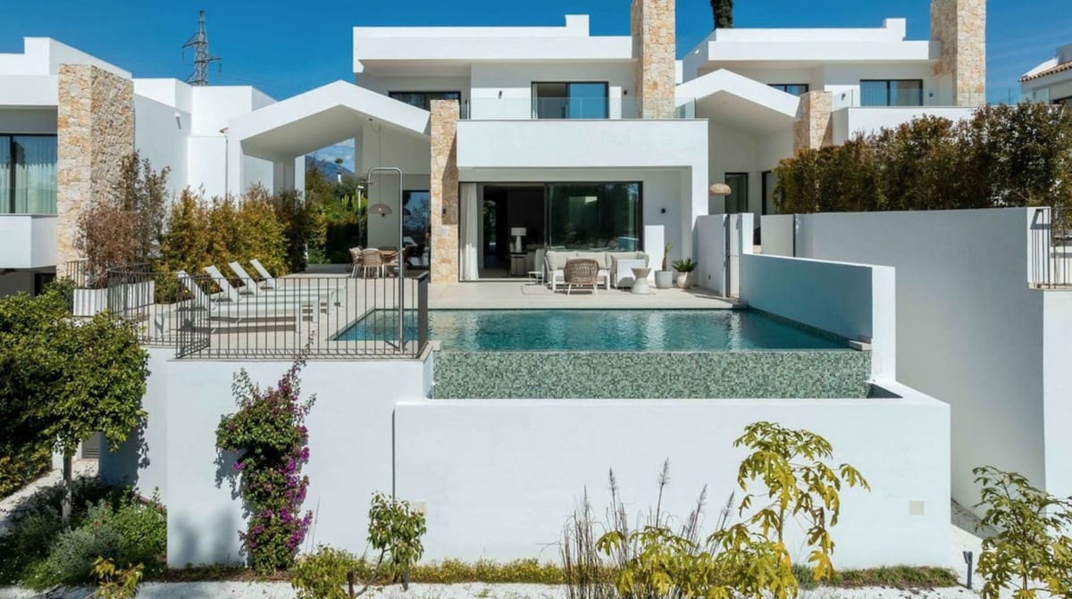 5 bedroom Villa for sale in San Pedro de Alcantara with pool garage - € 3,695,000 (Ref: 9720710)