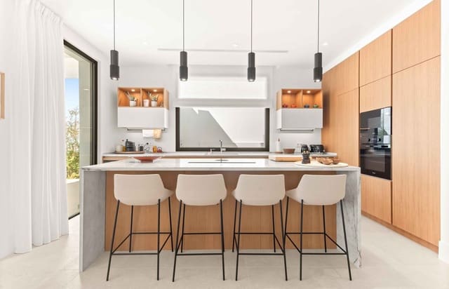 4 soveværelse Semi-Rækkehus til salg i Las Chapas, Marbella med swimmingpool - € 1.295.000 (Ref: 9720953)