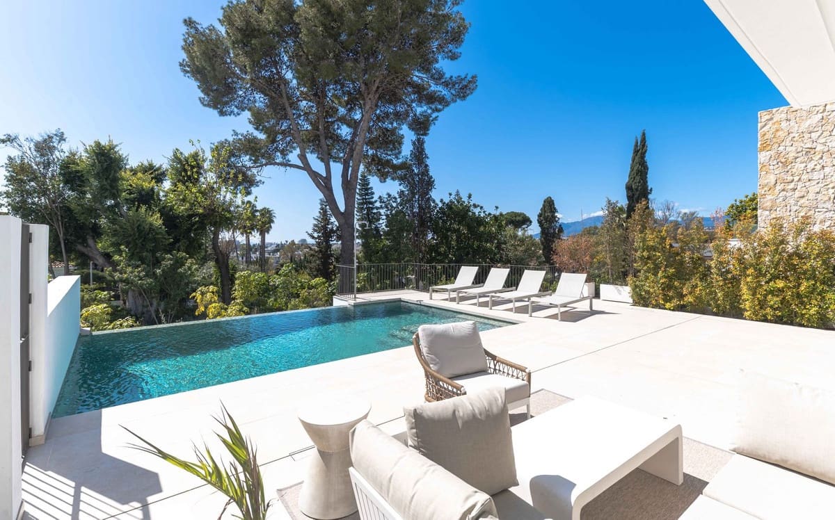 4 slaapkamer Halfvrijstaande villa te koop in Las Chapas met zwembad - € 1.295.000 (Ref: 9720953)