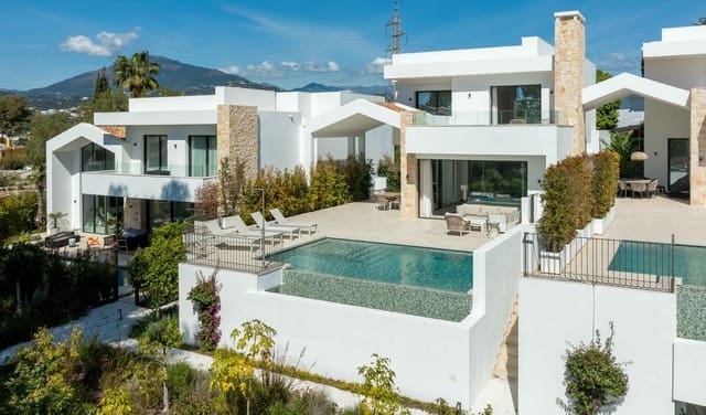 4 soverom Kjedet enebolig til salgs i Las Chapas, Marbella med svømmebasseng - € 1 295 000 (Ref: 9720953)