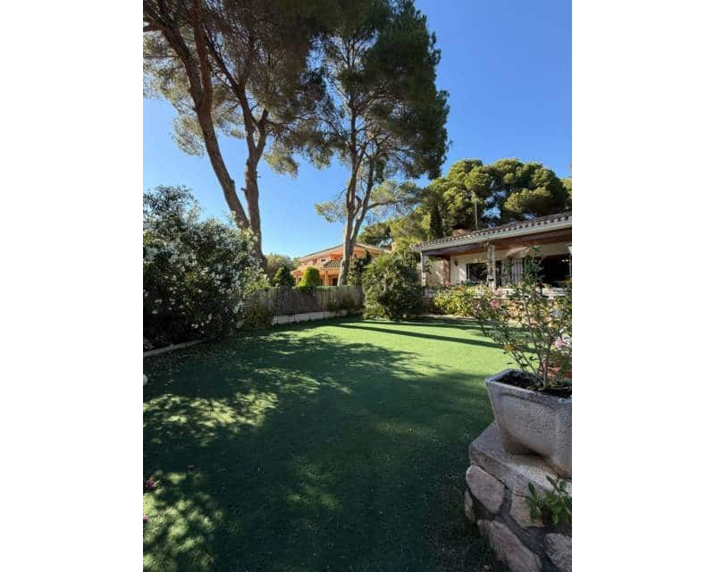 6 Zimmer Villa zu verkaufen in Campoamor mit Pool Garage - 875.000 € (Ref: 10000050)