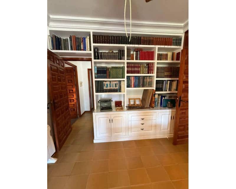 6 Zimmer Villa zu verkaufen in Campoamor mit Pool Garage - 875.000 € (Ref: 10000050)