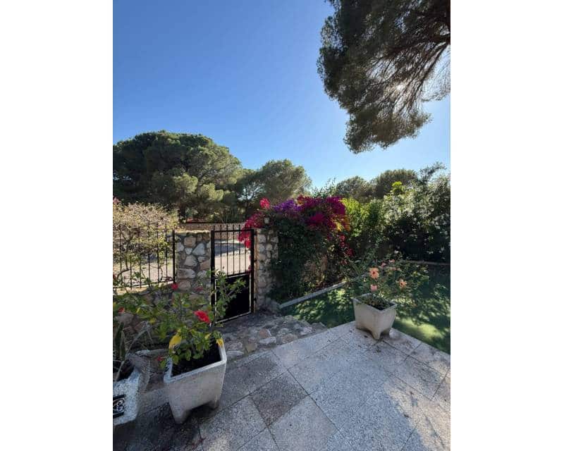 6 Zimmer Villa zu verkaufen in Campoamor mit Pool Garage - 875.000 € (Ref: 10000050)