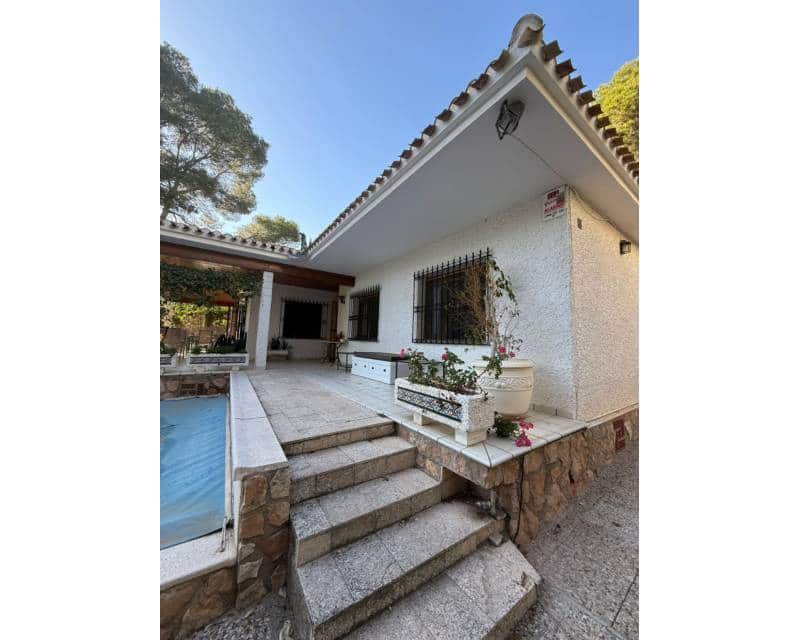 6 Zimmer Villa zu verkaufen in Campoamor mit Pool Garage - 875.000 € (Ref: 10000050)