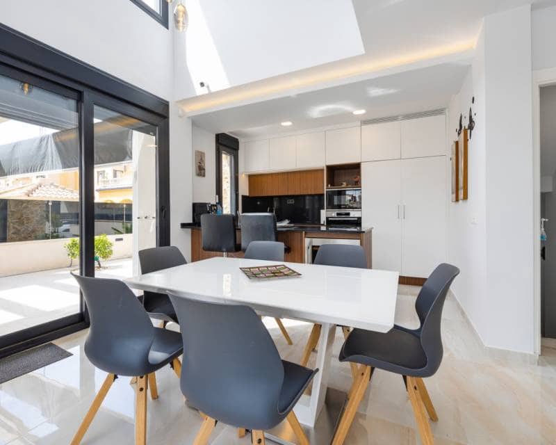 3 Zimmer Villa zu verkaufen in Orihuela Costa mit Pool Garage - 850.000 € (Ref: 10000051)