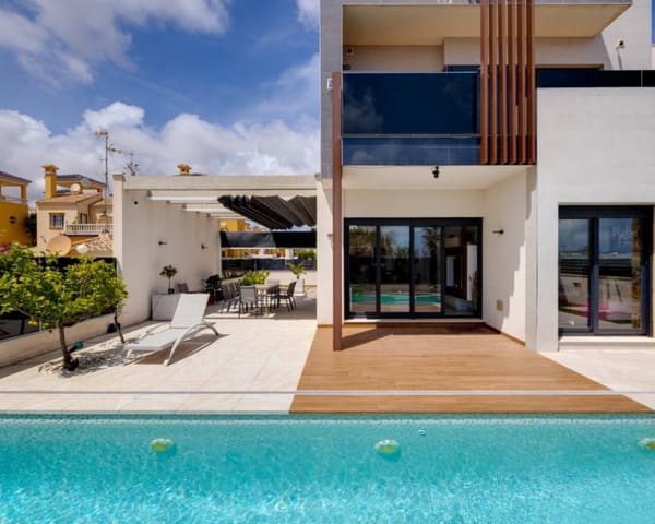 3 soverom Villa til salgs i Lomas de Cabo Roig - Los Dolses, Orihuela med svømmebasseng garasje - € 850 000 (Ref: 10000051)