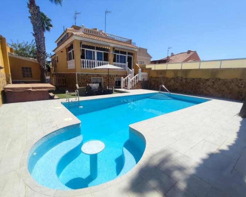 Chalet de 6 habitaciones en Aguas Nuevas en venta con piscina - 549.900 € (Ref: 10000052)