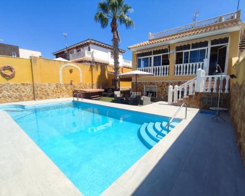 Chalet de 6 habitaciones en Aguas Nuevas en venta con piscina - 549.900 € (Ref: 10000052)