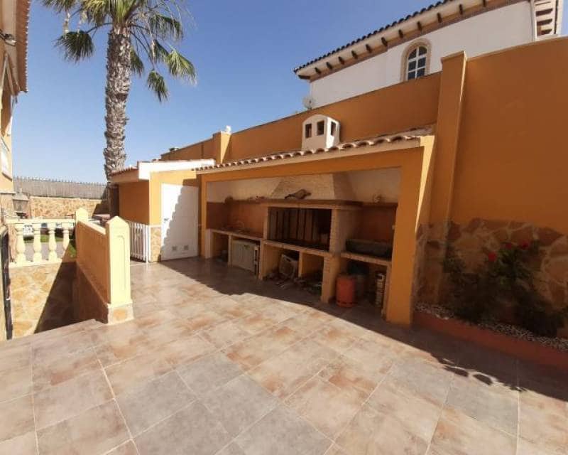 Chalet de 6 habitaciones en Aguas Nuevas en venta con piscina - 549.900 € (Ref: 10000052)