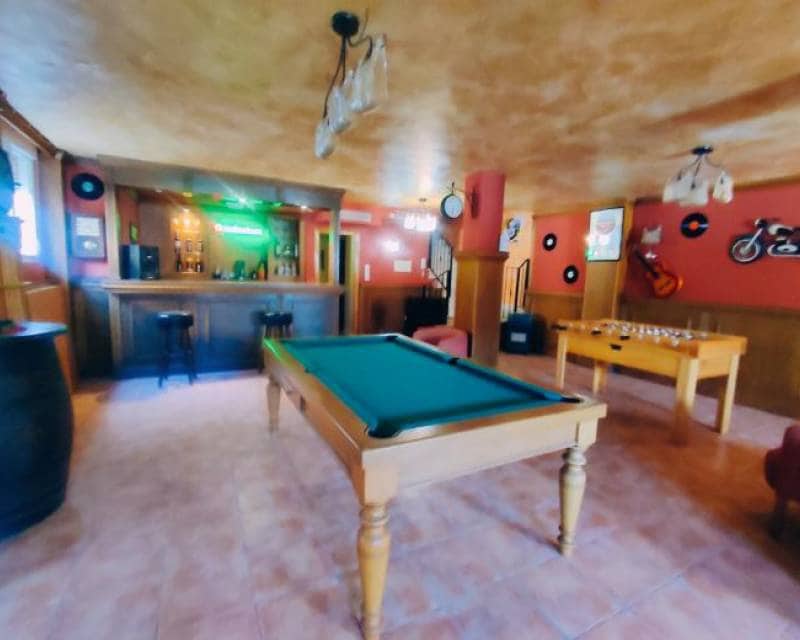 Chalet de 6 habitaciones en Aguas Nuevas en venta con piscina - 549.900 € (Ref: 10000052)