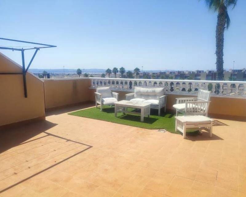 Chalet de 6 habitaciones en Aguas Nuevas en venta con piscina - 549.900 € (Ref: 10000052)