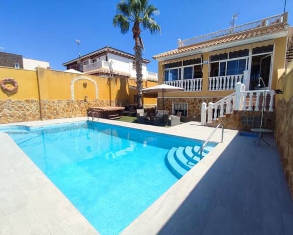 Chalet de 6 habitaciones en Aguas Nuevas, Torrevieja en venta con piscina - 549.900 € (Ref: 10000052)