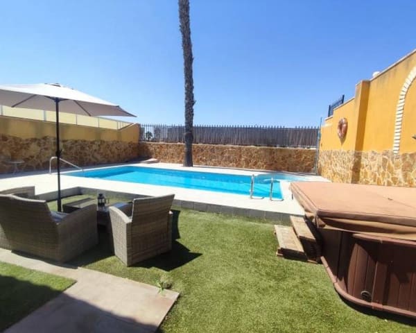 Chalet de 6 habitaciones en Aguas Nuevas, Torrevieja en venta con piscina - 549.900 € (Ref: 10000052)