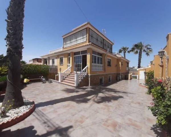 Chalet de 6 habitaciones en Aguas Nuevas, Torrevieja en venta con piscina - 549.900 € (Ref: 10000052)