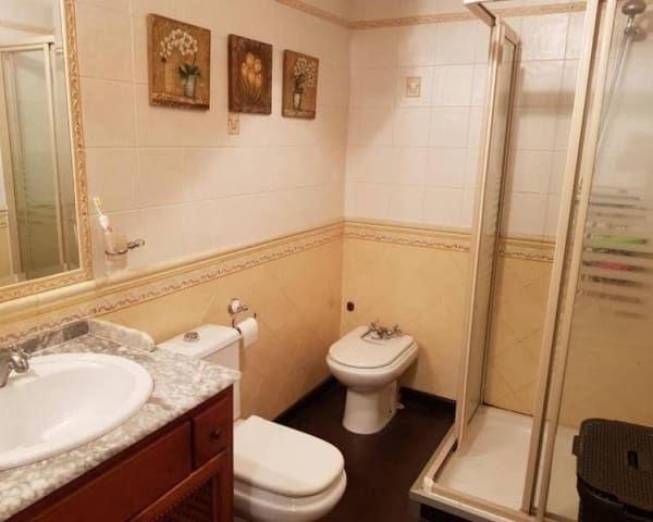 Chalet de 6 habitaciones en Aguas Nuevas, Torrevieja en venta con piscina - 549.900 € (Ref: 10000052)