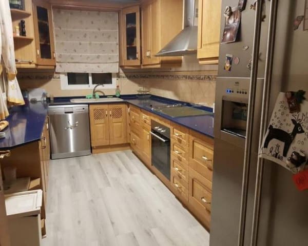 Chalet de 6 habitaciones en Aguas Nuevas, Torrevieja en venta con piscina - 549.900 € (Ref: 10000052)