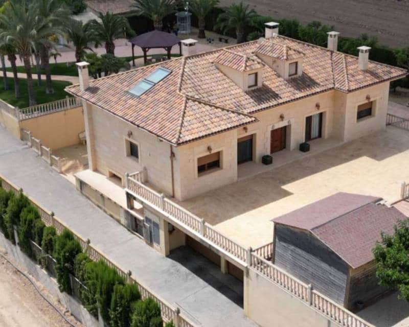 5 slaapkamer Villa te koop in Aspe met zwembad garage - € 850.000 (Ref: 10000056)