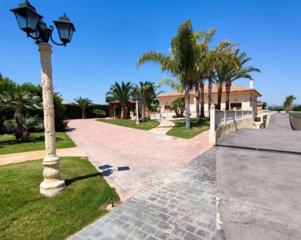 5 slaapkamer Villa te koop in Aspe met zwembad garage - € 850.000 (Ref: 10000056)