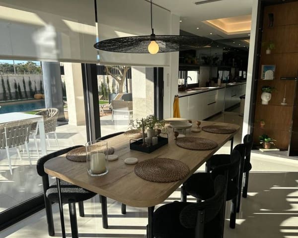 3 slaapkamer Villa te koop in Ciudad Quesada, Rojales met zwembad - € 850.000 (Ref: 10000057)
