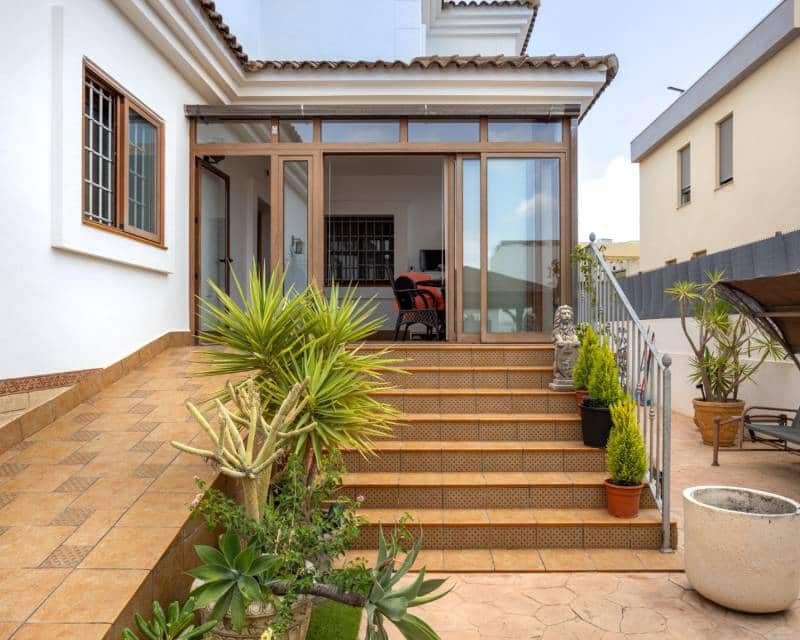 4 bedroom Villa for sale in Los Montesinos with pool - € 750,000 (Ref: 10000606)