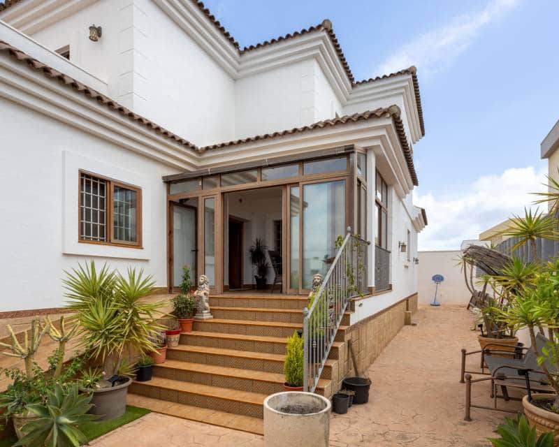 4 bedroom Villa for sale in Los Montesinos with pool - € 750,000 (Ref: 10000606)
