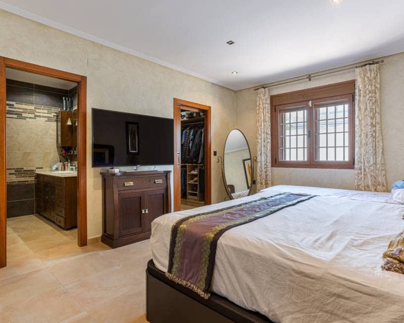 4 bedroom Villa for sale in Los Montesinos with pool - € 750,000 (Ref: 10000606)